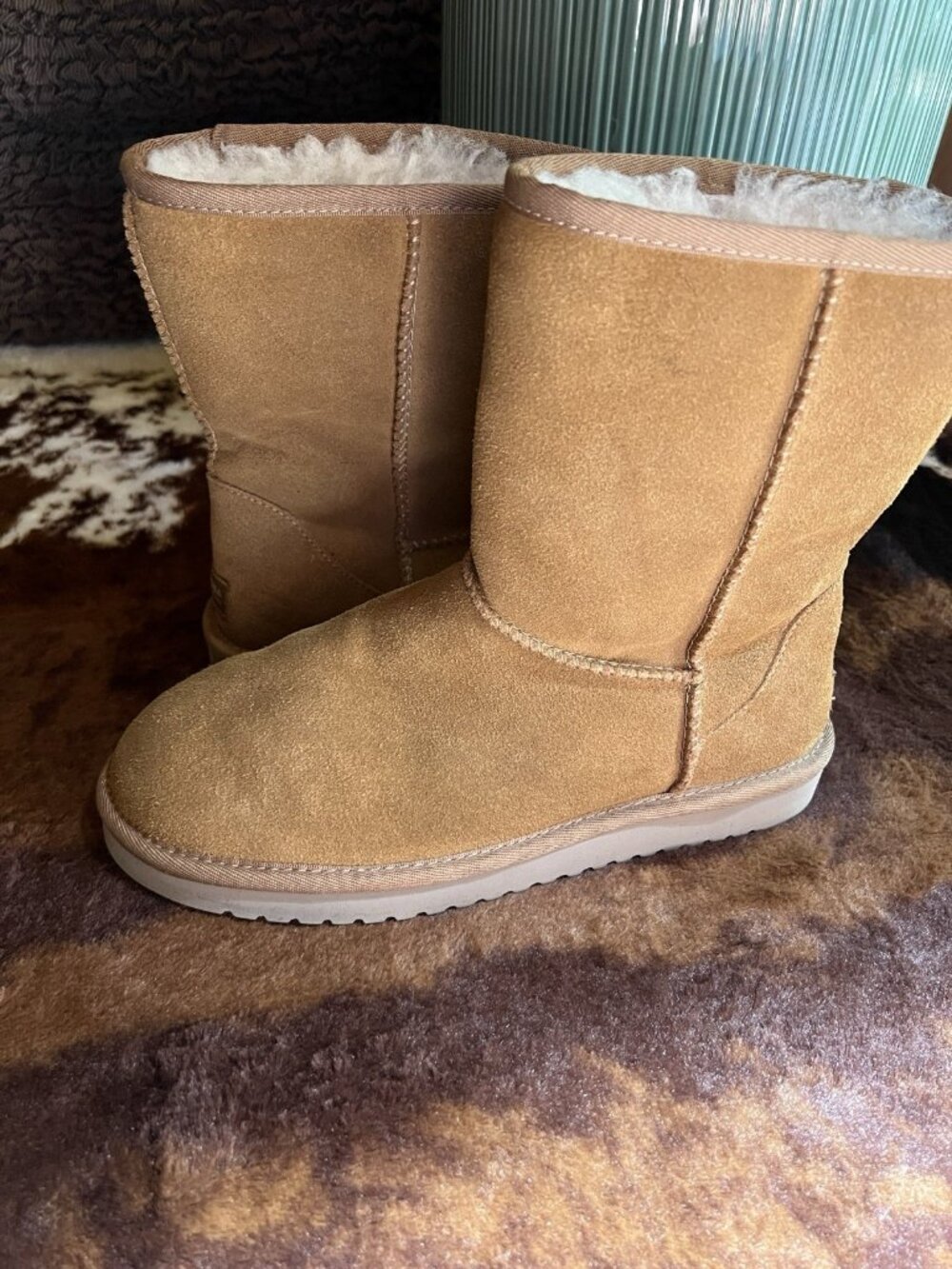 Koolaburra by UGG Women’s Suede Short Boots US 7 Tan